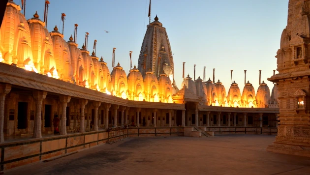 72 Jainalaya Jain Temple